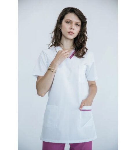 Hemşire Forması – Kadın, Beyaz Tunik, Mor Cep-Biyeli (Yakın Plan) – HUF-012
