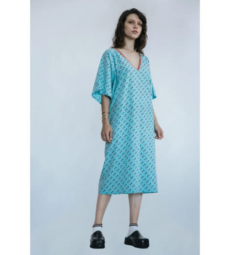 Hasta Önlüğü – Unisex, Turkuaz Desenli, V-Yaka (Tam Boy) – HUF-020