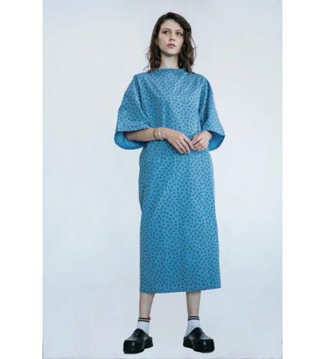 Hasta Önlüğü – Unisex, Mavi Desenli, Bisiklet Yaka, Kimono Kol (Tam Boy) – HUF-041